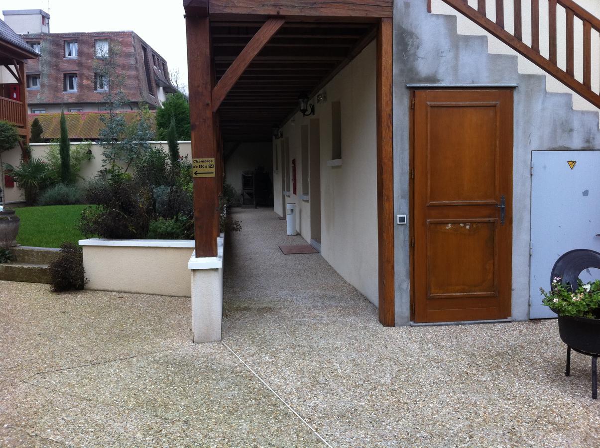 Conches-en-Ouche Hotel De Normandie מראה חיצוני תמונה